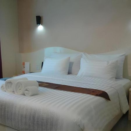 Thada Chateau Hotel Buriram Extérieur photo