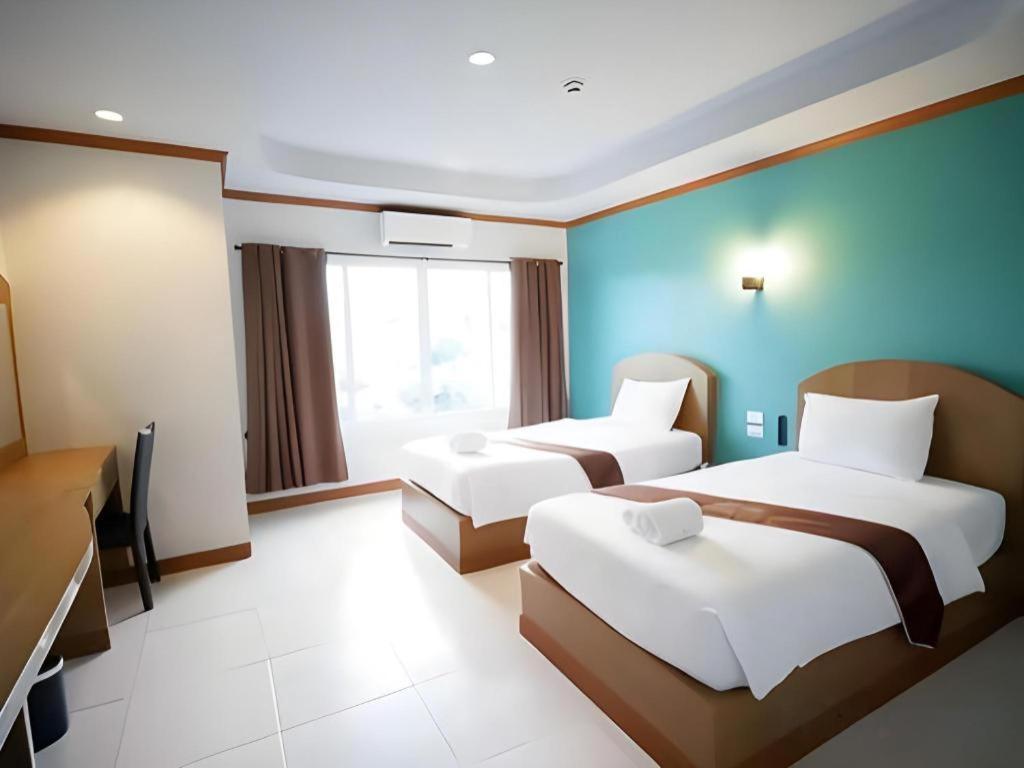 Thada Chateau Hotel Buriram Extérieur photo