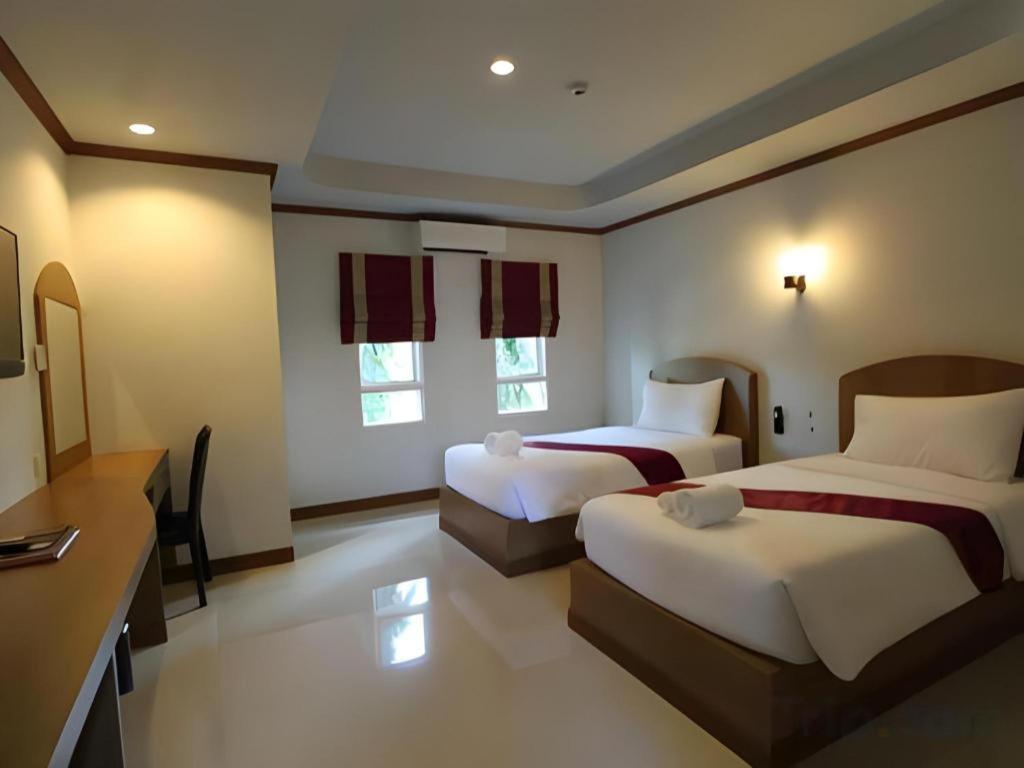 Thada Chateau Hotel Buriram Extérieur photo