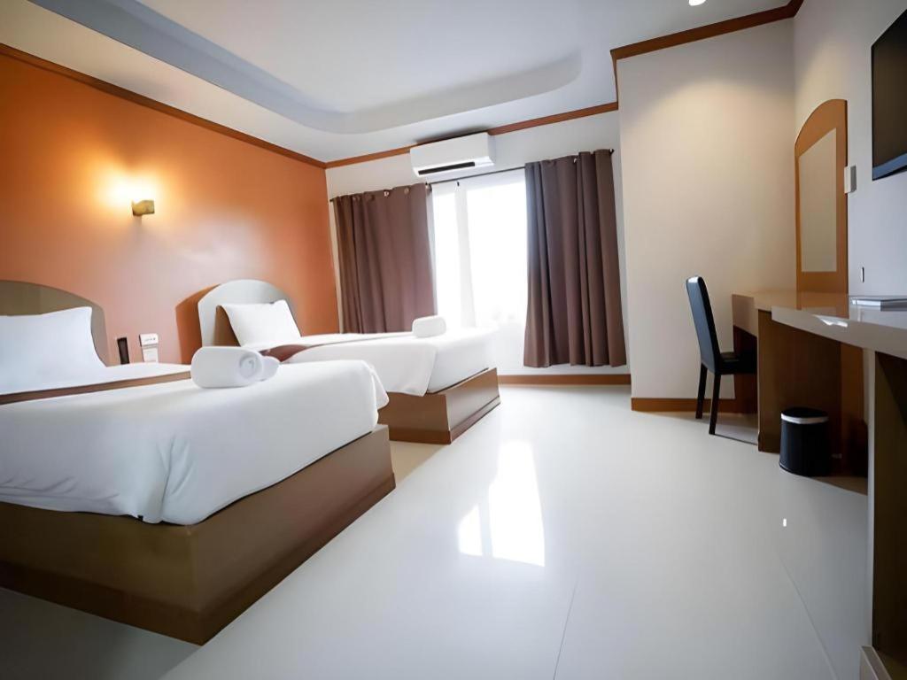 Thada Chateau Hotel Buriram Extérieur photo