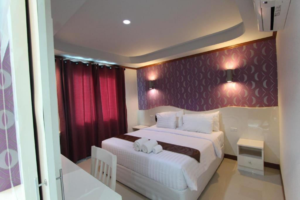 Thada Chateau Hotel Buriram Extérieur photo