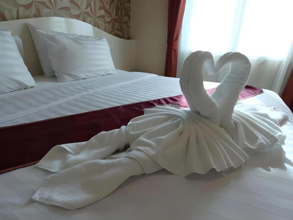 Thada Chateau Hotel Buriram Extérieur photo
