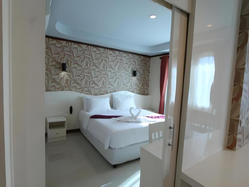 Thada Chateau Hotel Buriram Extérieur photo