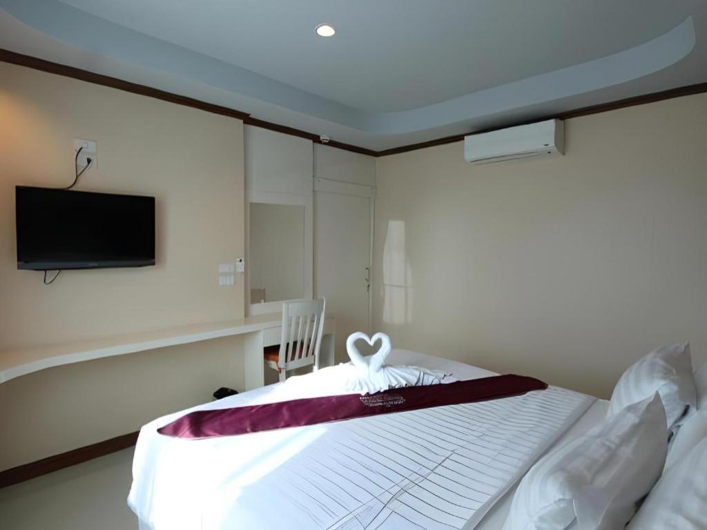 Thada Chateau Hotel Buriram Extérieur photo