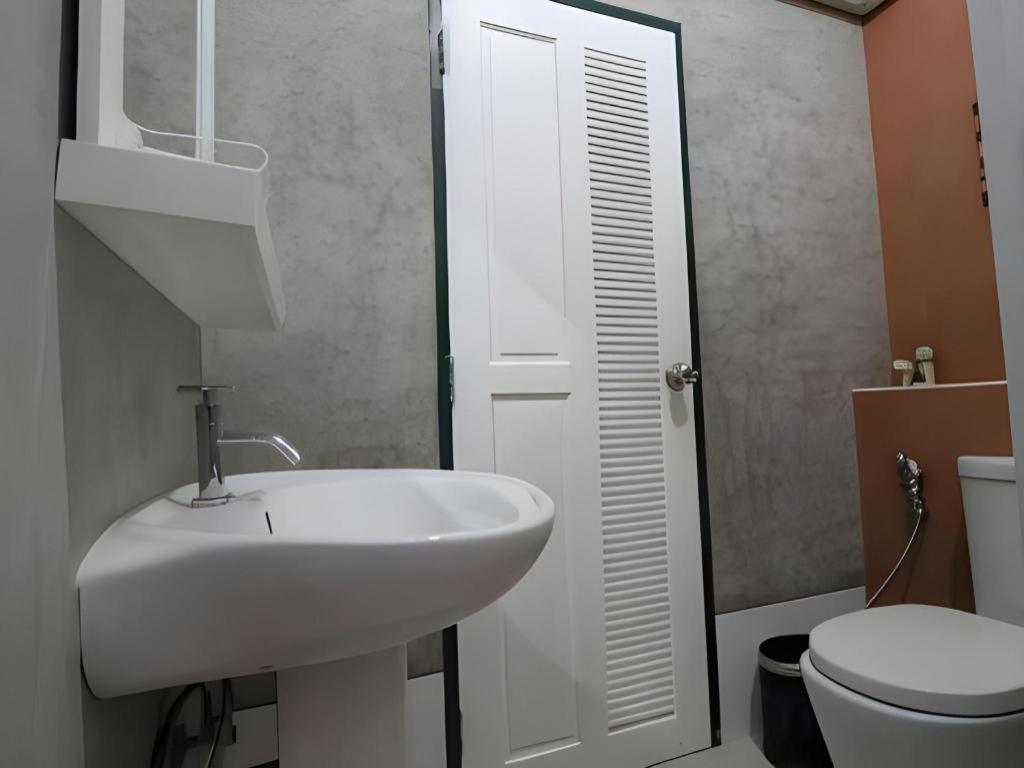 Thada Chateau Hotel Buriram Extérieur photo
