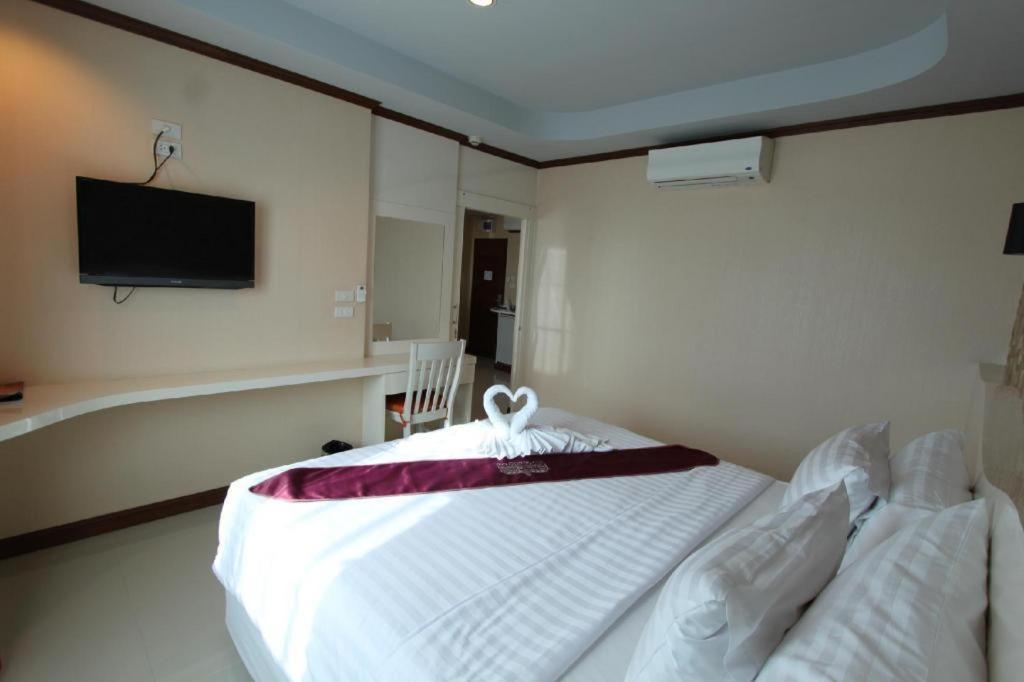 Thada Chateau Hotel Buriram Extérieur photo