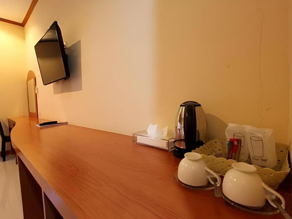 Thada Chateau Hotel Buriram Extérieur photo