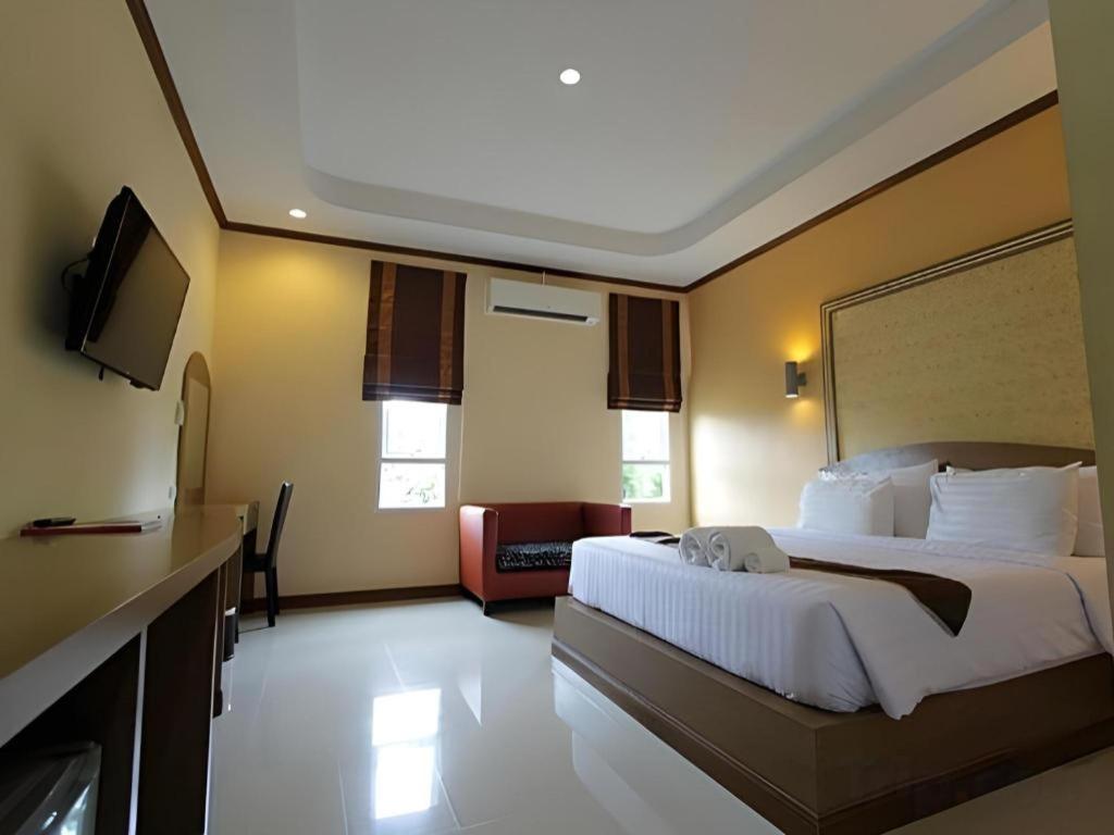 Thada Chateau Hotel Buriram Extérieur photo