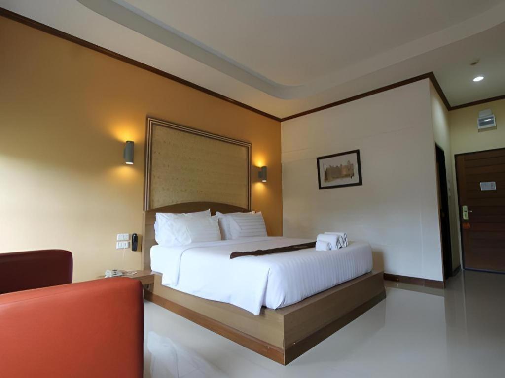 Thada Chateau Hotel Buriram Extérieur photo